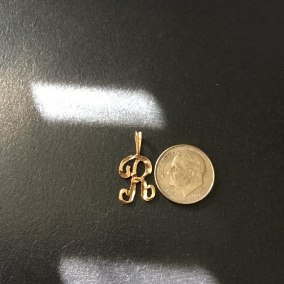 14k solid gold==Letter R==charm=.70 grams =We like offers - Picture 8 of 9